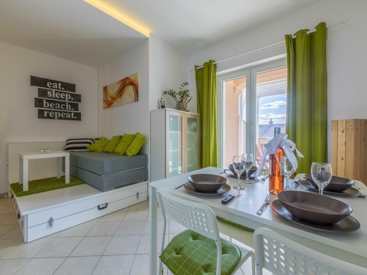 Apartment Color Green Dramalj Room photo